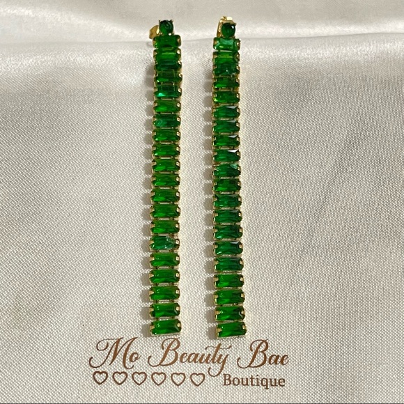 Emerald Green Crystal Drop Earrings - Picture 1 of 5